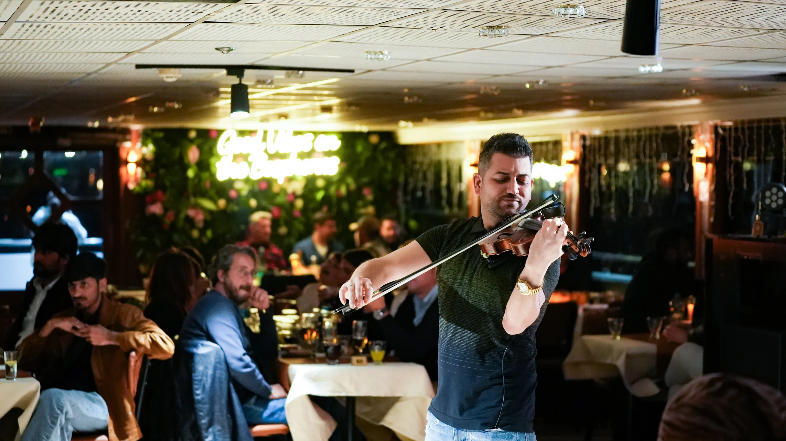 cruise-on-bosphorus-dinner-cruise (41)